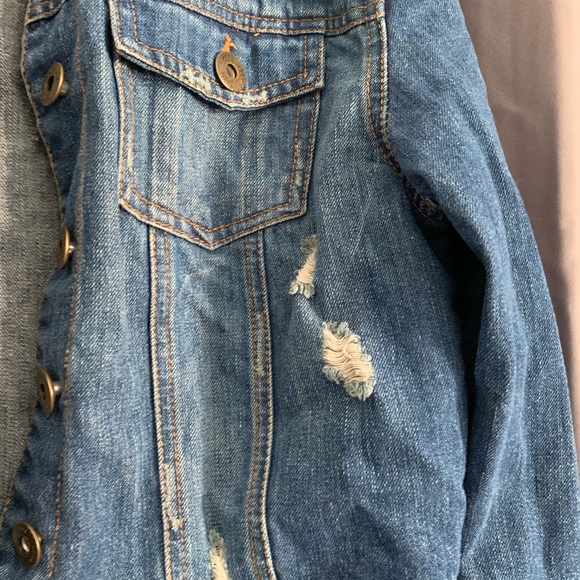 distressed jean jacket medium wash size medium - Picture 4 of 8